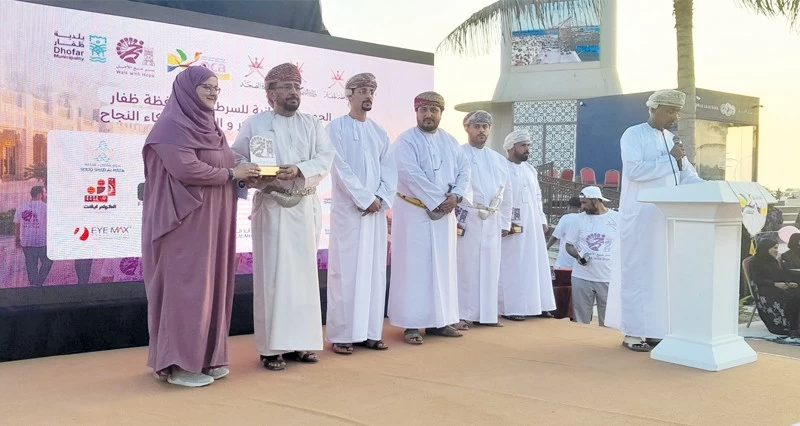 الجمعية العمانية للسرطان بظفار تنظم مسيرها السنوي