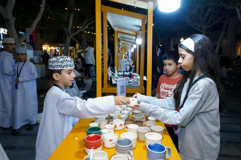 الموج مسقط يستقطب 25,700 زائرًا في النسخة الثانية من سوق رواد الأعمال الصغار