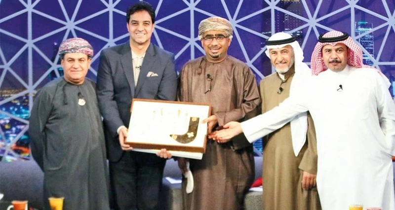 بعد مسيرة حافلة في الصحافة والإعلام الرياضي .. الإعلام الرياضي العماني يفقد الزميل صالح البارحي