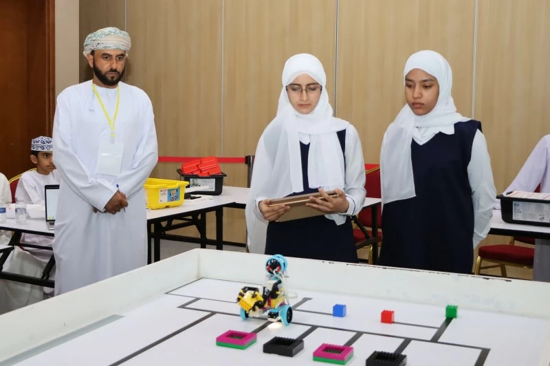 بدء مسابقة الابتكارات العلمية الطلابية في شمال الباطنة