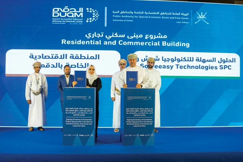 التوقيع على 28 اتفاقية استثمارية فـي المناطق الاقتصاديـــة والحرة والمدن الصناعية بأكثر من 304 مليون ريال عماني