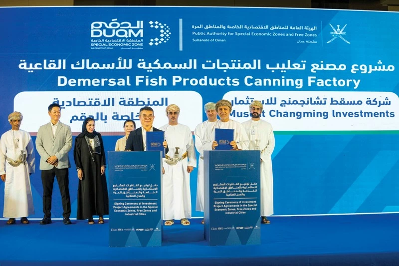 التوقيع على 28 اتفاقية استثمارية فـي المناطق الاقتصاديـــة والحرة والمدن الصناعية بأكثر من 304 مليون ريال عماني