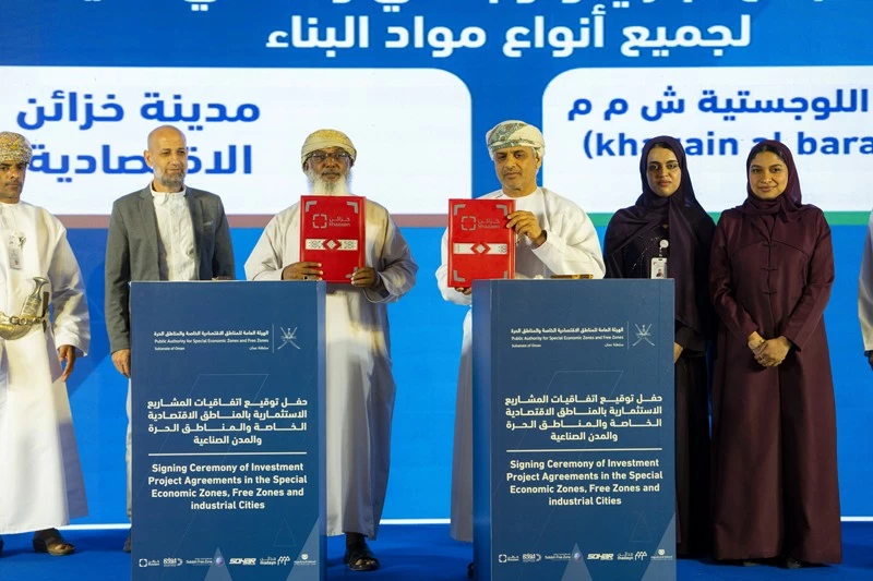 التوقيع على 28 اتفاقية استثمارية فـي المناطق الاقتصاديـــة والحرة والمدن الصناعية بأكثر من 304 مليون ريال عماني