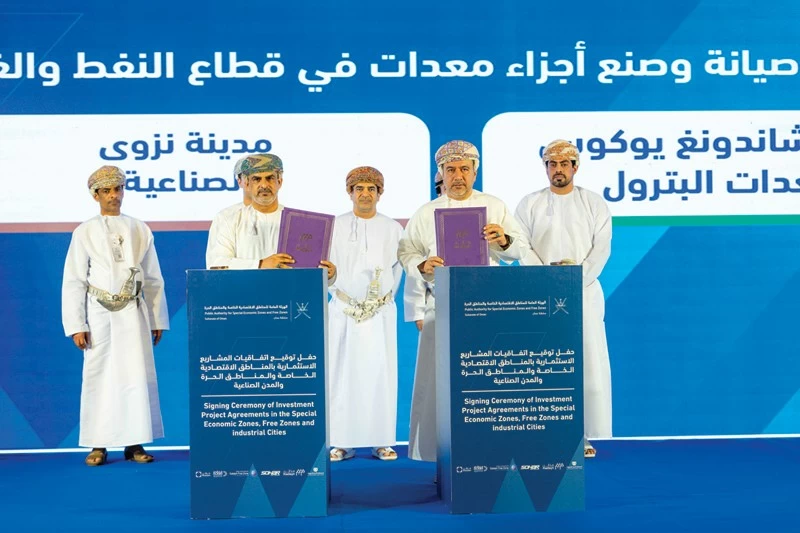 التوقيع على 28 اتفاقية استثمارية فـي المناطق الاقتصاديـــة والحرة والمدن الصناعية بأكثر من 304 مليون ريال عماني