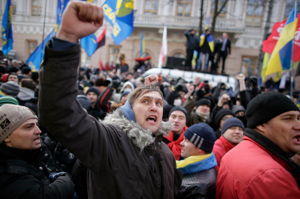أوكرانيا: الحكومة تنجو من حجب الثقة وتعتذر عن عنف الشرطة