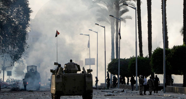 مصر: صدامات متواصلة في الجامعات..وهيئة محاكمة (الإخوان) تتنحى مجددا 