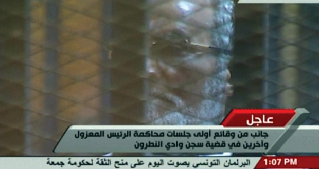 مصر: مرسي يوكل العوا للدفاع عنه.. وتأجيل المحاكمة لـ22 فبراير