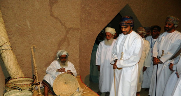 افتتاح معرض "مقتطفات عمانية" الضوئي والقرية التراثية بقرية السفالة بوادي المعاول