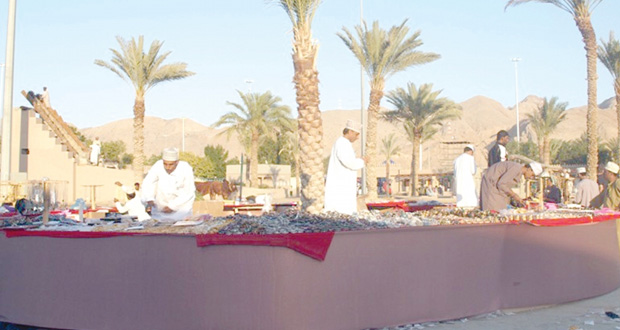 القرية التراثية بحديقة العامرات تتميز بتعدد الفعاليات التراثية الشاهدة على الحضارة العمانية العريقة