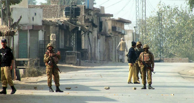 باكستان: 22 قتيلا من قوات الأمن في هجوم على مركبة 