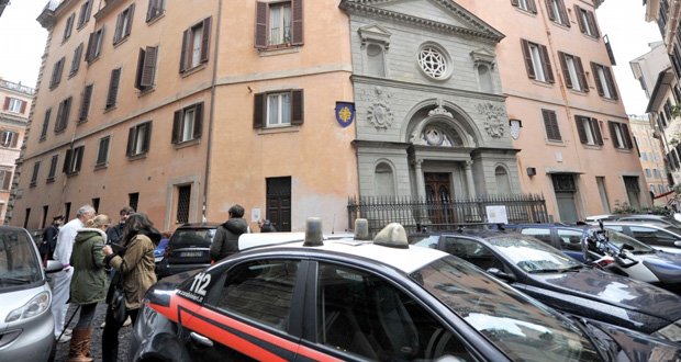 انفجار قنبلة قرب كنيسة فرنسية بالتزامن مع زيارة هولاند إلى الفاتيكان