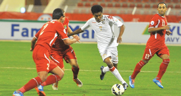الأحمر العماني يقع في فخ الخسارة أمام نشامى الأردن