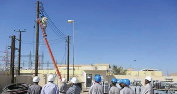 تنفيذ أكثر من 29 مشروعا لتدعيم شبكة الكهرباء بمحافظة الظاهرة بتكلفة 1.26 مليون ريال عماني 
