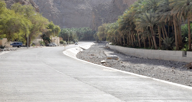 انتهاء العمل بمشروع طريق وادي بني عوف بولاية الرستاق المرحلة الرابعة ـ الجزء الأول