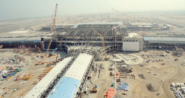 وزير النقل والاتصالات يزور مبنى مطار مسقط الجديد 