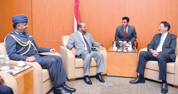 بدر بن سعود يجتمع بنائب رئيس مجلس الوزراء الوزير المنسق للأمن القومي وزير الداخلية بسنغافورة