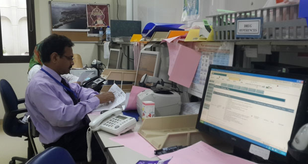 مستشفى جامعة السلطان قابوس يسعى لإعادة هندسة نافذة الدواء ومكان الانتظار وتفعيل الأنظمة الرقمية والإلكترونية 