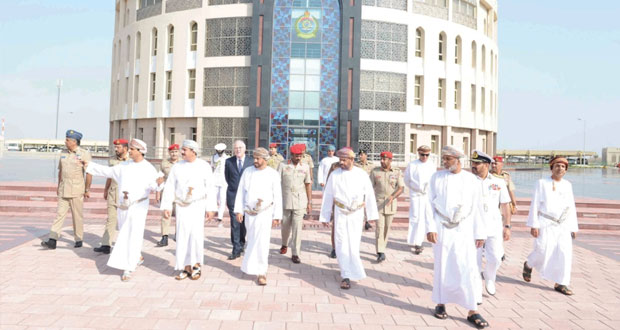  بدر بن سعود وعدد من الوزراء والقادة يزورون الكلية العسكرية التقنية 