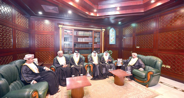 رئيس محكمة القضاء الإداري ونائب رئيس المحكمة العليا يستقبلان وفد النيابة العامة بمملكة البحرين 
