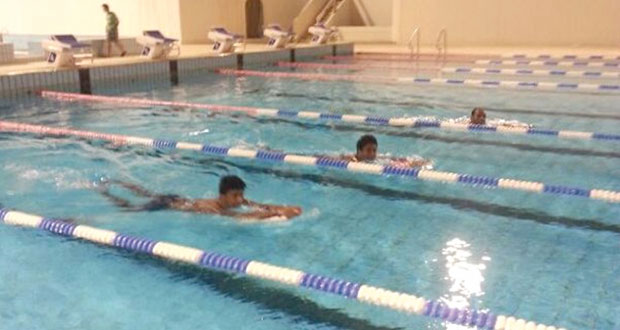  منتخب السباحة يشارك في بطولة الخليج للمجري القصير بالكويت 