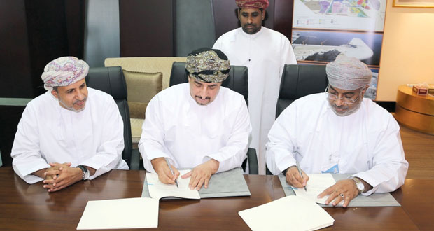 توقيع اتفاقية بمنح أرض حق انتفاع وتطوير لمستثمر محلي في المنطقة الاقتصادية الخاصة بالدقم "المنطقة السياحية"