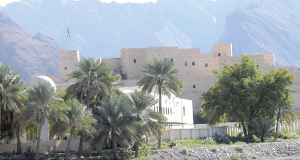ولاية نخل تزخر بالعديد من الأماكن الجميلة والمحطات السياحية التي يقصدها السياح 