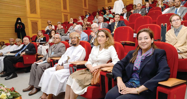 افتتاح المؤتمر العلمي الدولي (المبادئ الموحدة للعقود التجارية الدولية) في جامعة السلطان قابوس