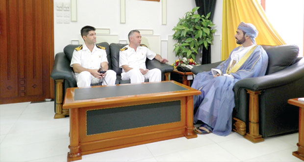 نائب محافظ ظفار يستقبل قائد سفينة تركية