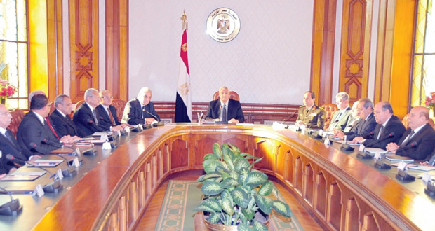 مصر: حكومة محلب تؤدي اليمين والسيسي في منصبه