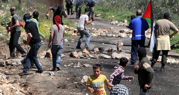 إصابة فتى فلسطيني بالرصاص .. والاحتلال يقمع مسيرات بالضفة