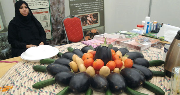 إدارة الزراعة بالبريمي تعرف الخدمات الإرشادية والوقائية المقدمة للمزارعين