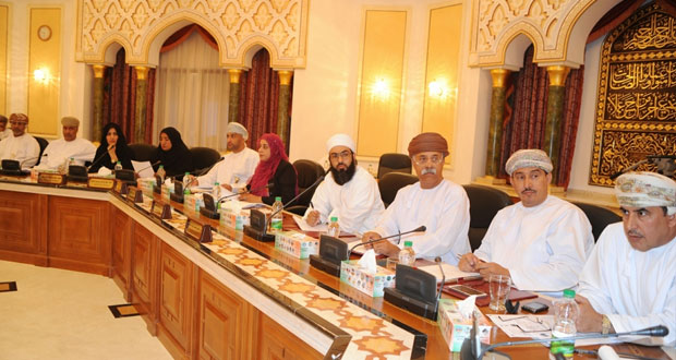 المجلس البلدي لمحافظة مسقط يبحث تطوير فعاليات مهرجان مسقط