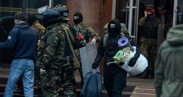 موسكو تُطمئن مسلمي (القرم) وتحذر أوكرانيا من الانضمام لـ(الناتو)