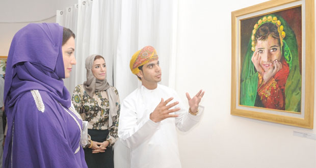 منى بنت فهد تفتتح معرض "انطباعات عن عمان" في المركز العماني الفرنسي 