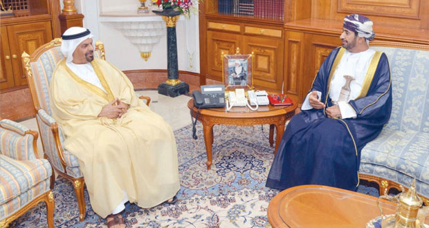 وزير ديوان البلاط السلطاني يستقبل سفير الإمارات