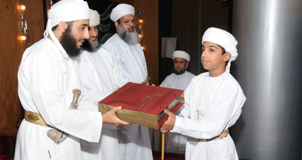 كهلان الخروصي يرعى حفل وزارة التربية والتعليم بتكريم الفائزين في مسابقة حفظ القرآن الكريم للعام الدراسي 2013/ 2014 م