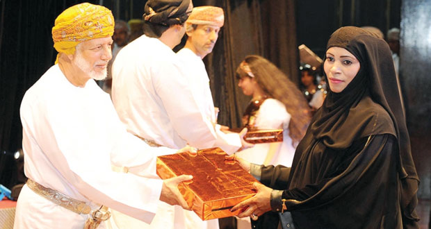 يوسف بن علوي يرعى الاحتفال بتكرم (271) تربويا بمناسبة يوم المعلم بتعليمية محافظة ظفار
