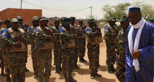 مالي : مسلحو " الطوارق " يخطفون 30 موظفا حكوميا