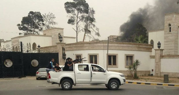 ليبيا: حفتر يعد باستئناف المعارك في بنغازي وقواته تنزل طرابلس