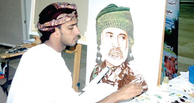  سعود الحنيني وأماني الفقيه يقدمان حلقة عمل فنية في مجال الرسم الزيتي للفنانين التشكيليين بمحافظة ظفار 