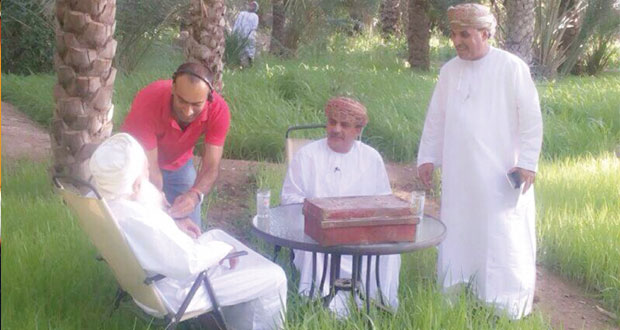 "ذاكرة" يقدم شخصيات عمانية حفظت تاريخها الإنساني في صور متعددة