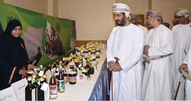 تدشين مشروع تسويق منتجات المرأة الريفية بمحافظة الداخلية 