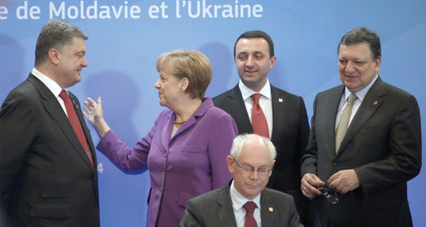 موسكو تطالب بوقف دائم لإطلاق النار في أوكرانيا..وتتهم أوروبا بدفعها للتقسيم