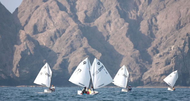 فريق عُمان للإبحار الوطني للناشئين يستعد لمنافسات سباق بطولة البارح في البحرين