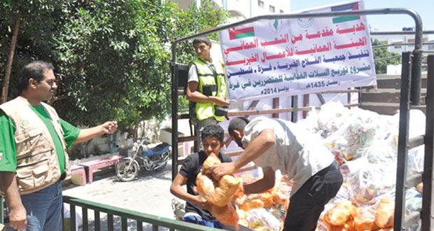 الهيئة العمانية للأعمال الخيرية توزع تبرعات الشعب العماني على المتضررين والمشردين من الحرب فـي غزة