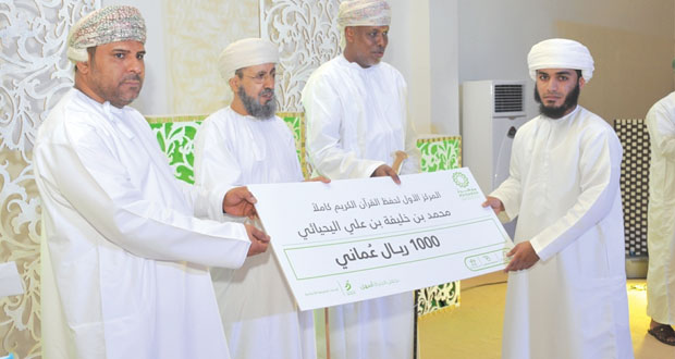 أحمد السيابي يكرّم الفائزين في مسابقة القرآن الكريم السنوية للعام الثاني على التوالي بمدرسة كعب بن زيد بالسيب