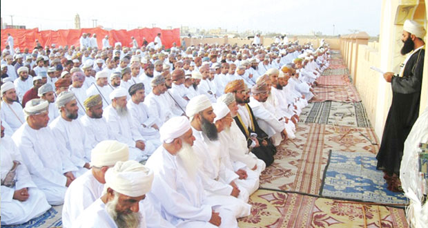 محافظات وولايات السلطنة تؤدي صلاة عيد الفطر المبارك