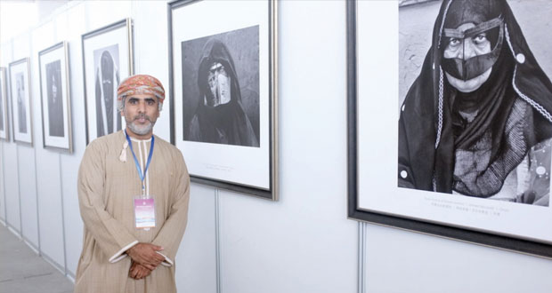 أحمد البوسعيدي عضو لجنة تحكيم مهرجان الصين الدولي السادس عشر لفن التصوير الضوئي