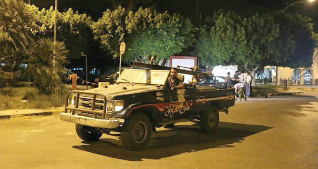 ليبيا: 26 قتيلا وتجدد إطلاق الصواريخ بمحيط مطار طرابلس 