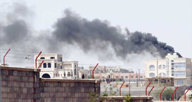 اليمن: الحوثيون يسيطرون على التليفزيون والحكومة تحظر التجول